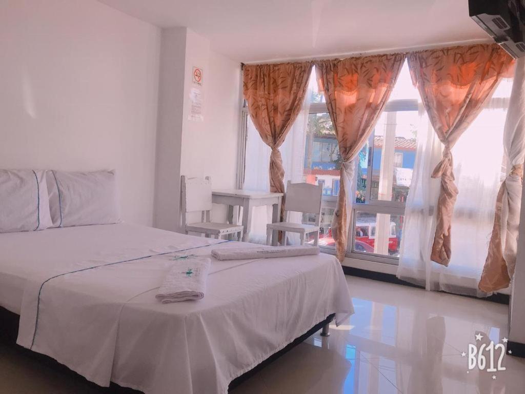 Hospedaje 3 Esquinas Guatapé Dış mekan fotoğraf